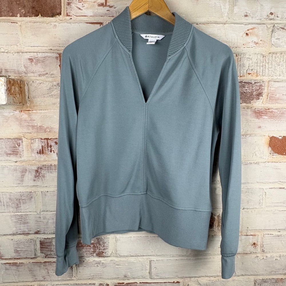 Athleta Eastbound Sweatshirt Sage Green V-Neck Ribbed Tencel Pullover M